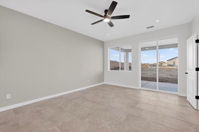 421 9th Avenue NE, Rio Rancho, NM 87124