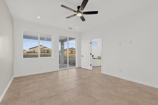 421 9th Avenue NE, Rio Rancho, NM 87124