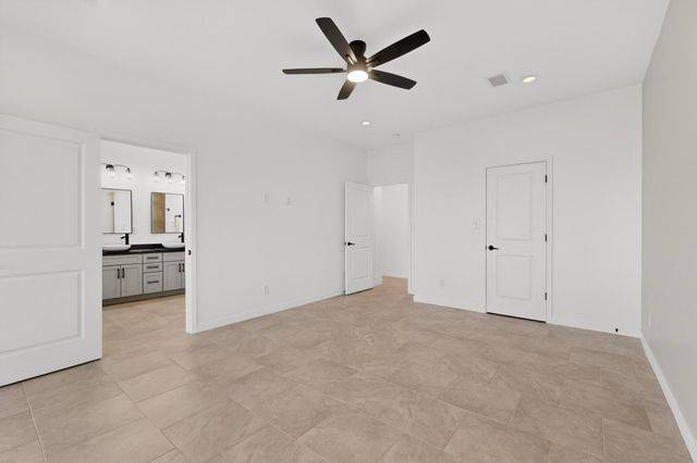 421 9th Avenue NE, Rio Rancho, NM 87124