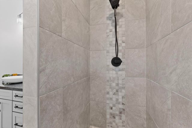 421 9th Avenue NE, Rio Rancho, NM 87124