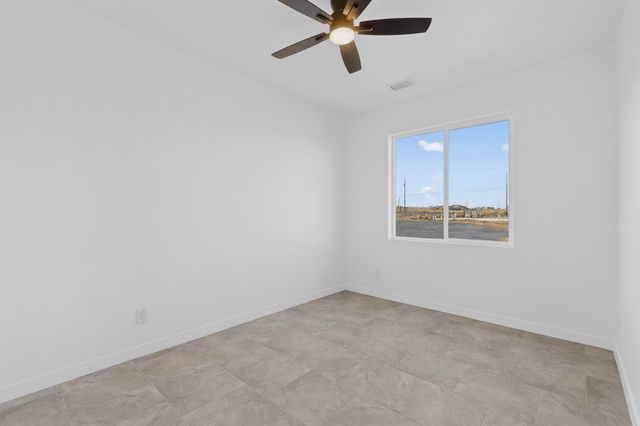 421 9th Avenue NE, Rio Rancho, NM 87124