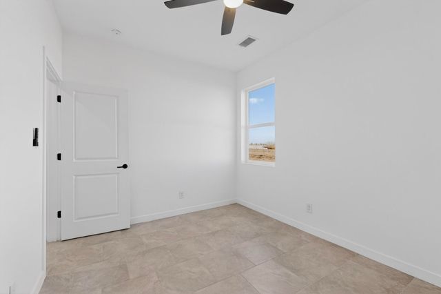 421 9th Avenue NE, Rio Rancho, NM 87124