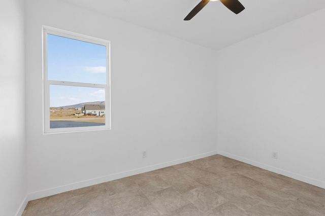 421 9th Avenue NE, Rio Rancho, NM 87124