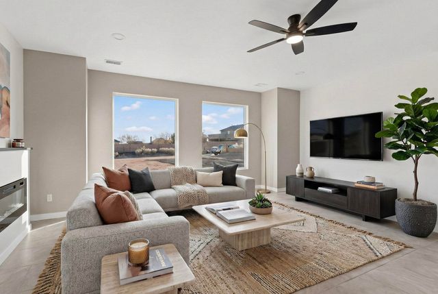 421 9th Avenue NE, Rio Rancho, NM 87124