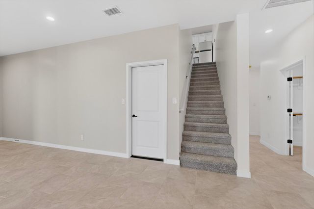 421 9th Avenue NE, Rio Rancho, NM 87124