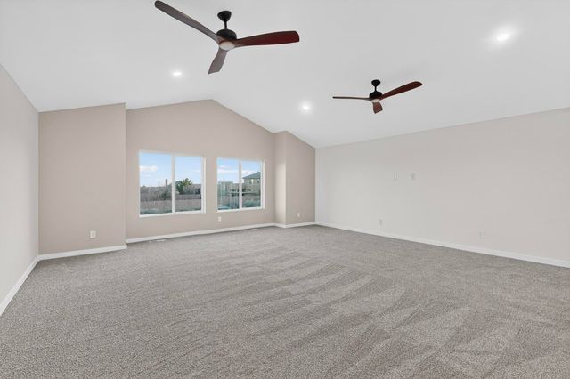 421 9th Avenue NE, Rio Rancho, NM 87124