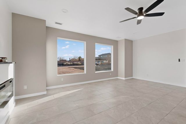 421 9th Avenue NE, Rio Rancho, NM 87124