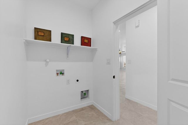 421 9th Avenue NE, Rio Rancho, NM 87124