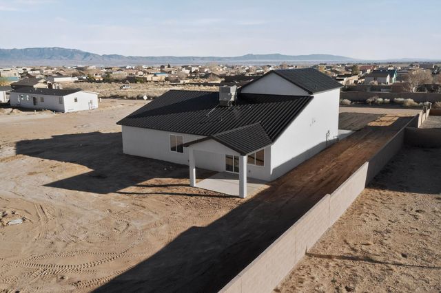 421 9th Avenue NE, Rio Rancho, NM 87124