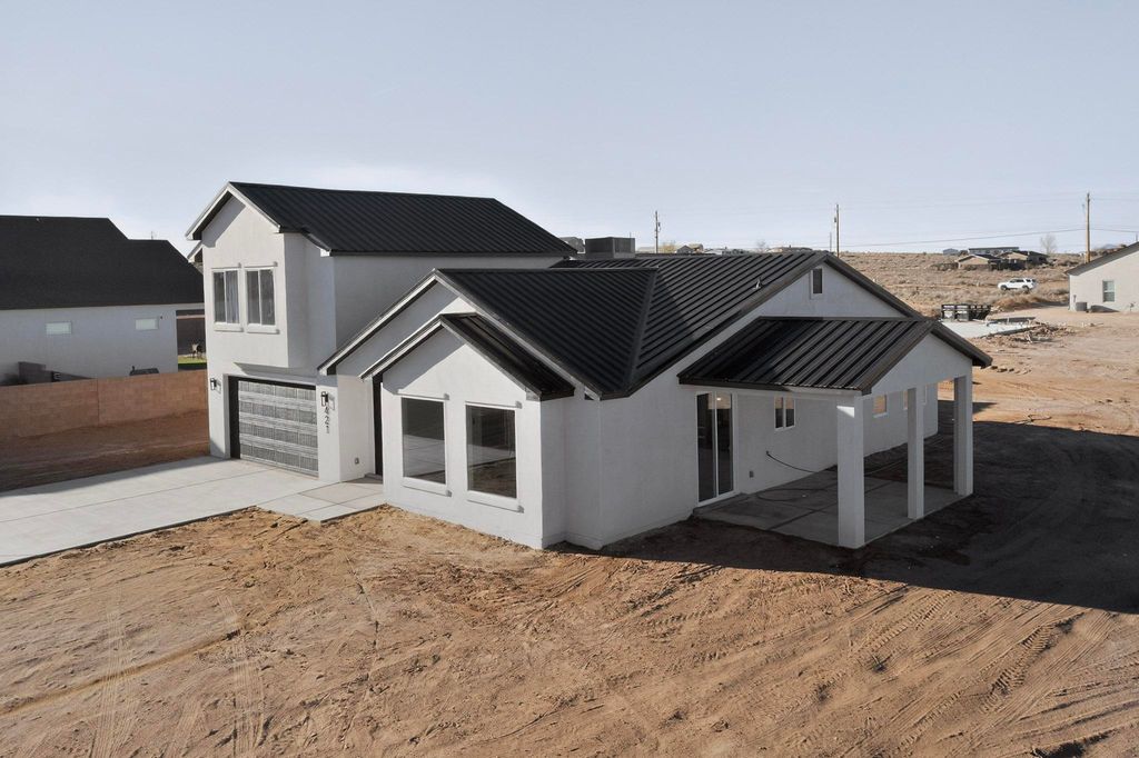 Image 1 of property listing at 421 9th Avenue NE, Rio Rancho, NM 87124