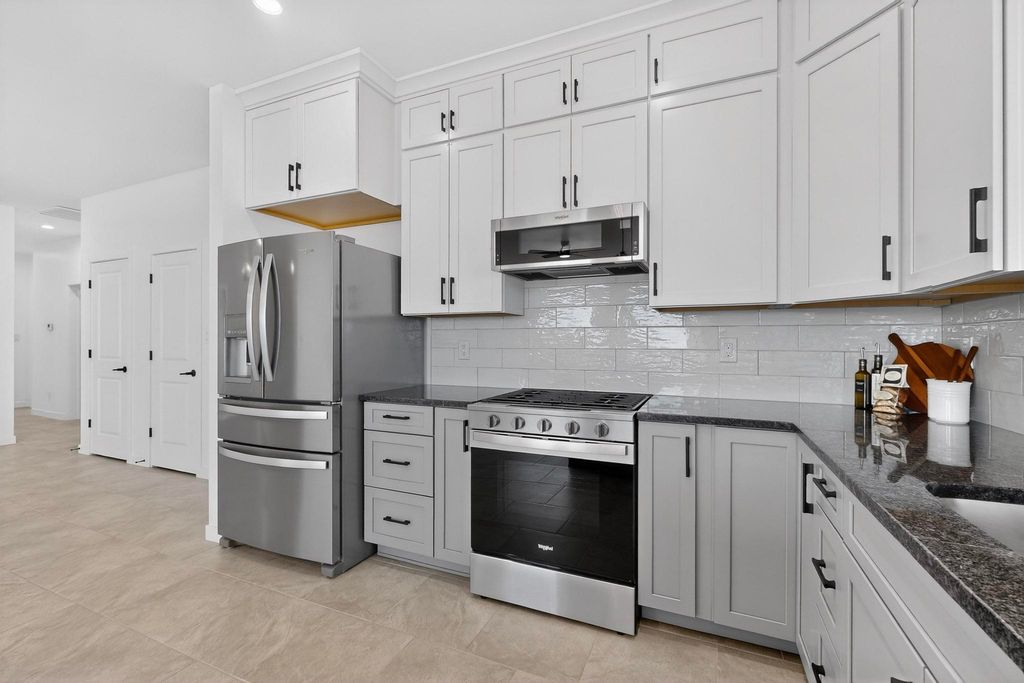 Image 16 of property listing at 421 9th Avenue NE, Rio Rancho, NM 87124