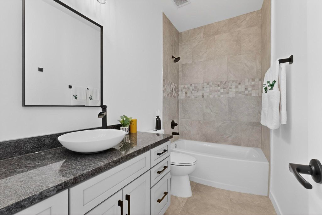 Image 18 of property listing at 421 9th Avenue NE, Rio Rancho, NM 87124