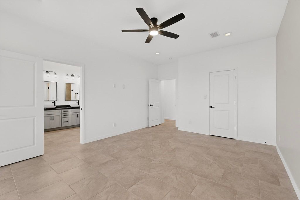 Image 22 of property listing at 421 9th Avenue NE, Rio Rancho, NM 87124