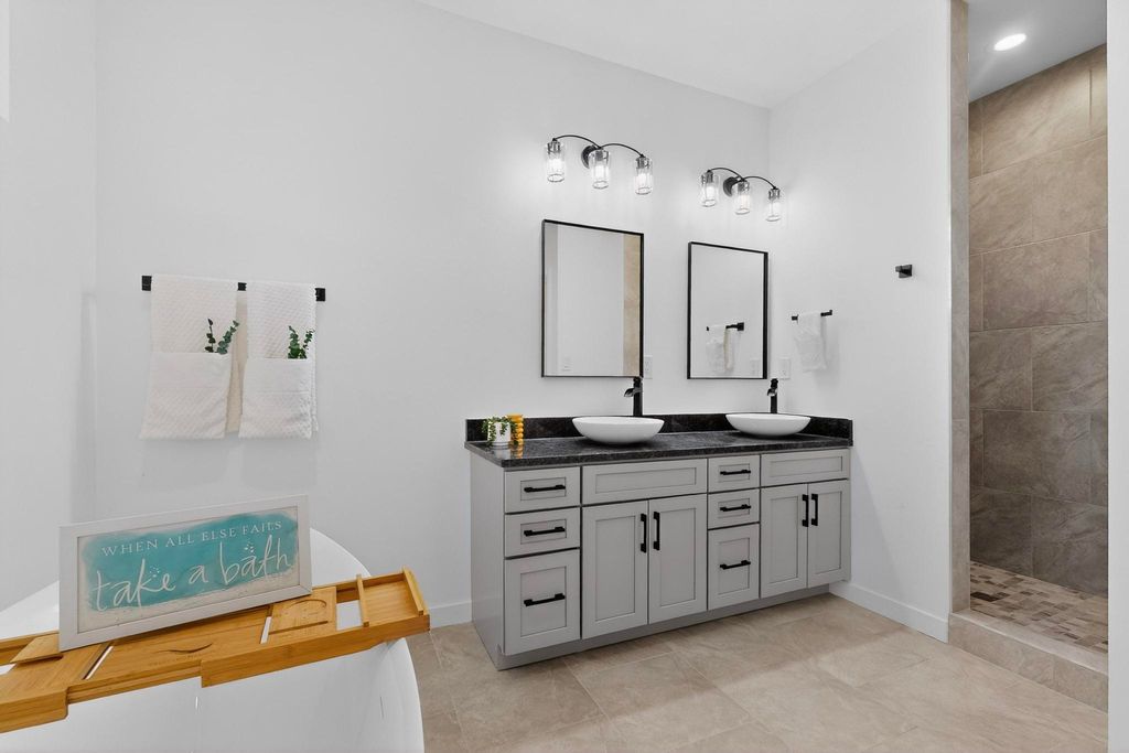 Image 23 of property listing at 421 9th Avenue NE, Rio Rancho, NM 87124