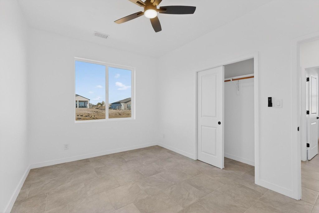 Image 28 of property listing at 421 9th Avenue NE, Rio Rancho, NM 87124