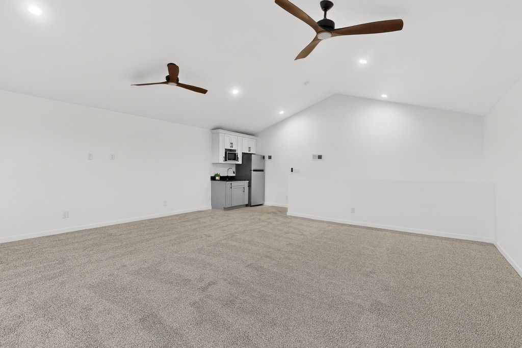 Image 40 of property listing at 421 9th Avenue NE, Rio Rancho, NM 87124