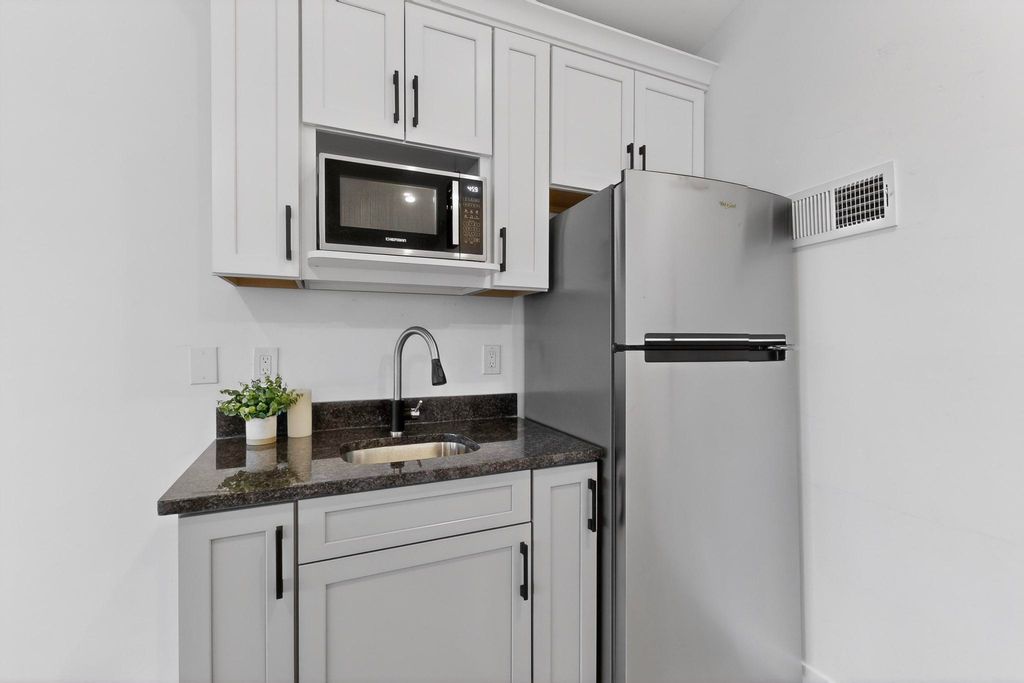 Image 41 of property listing at 421 9th Avenue NE, Rio Rancho, NM 87124