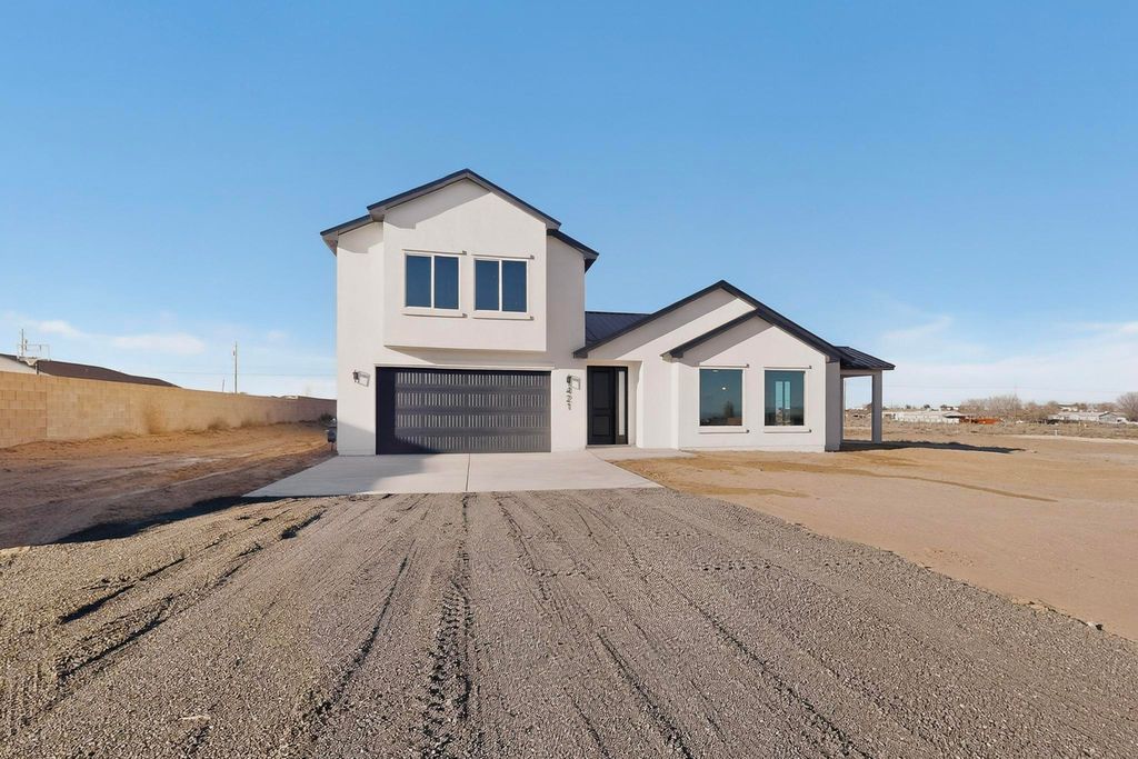 Image 5 of property listing at 421 9th Avenue NE, Rio Rancho, NM 87124