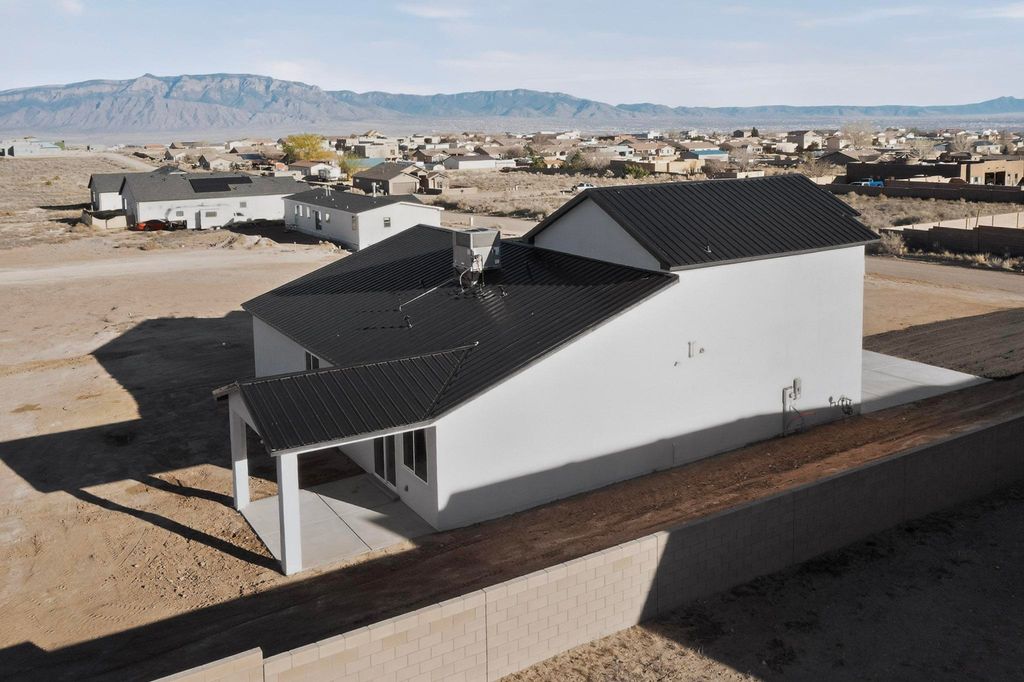 Image 54 of property listing at 421 9th Avenue NE, Rio Rancho, NM 87124