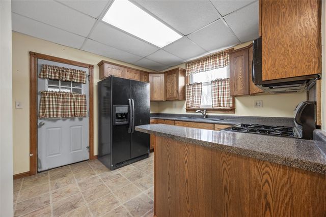 460 9th Avenue SW, Cedar Rapids, IA 52404