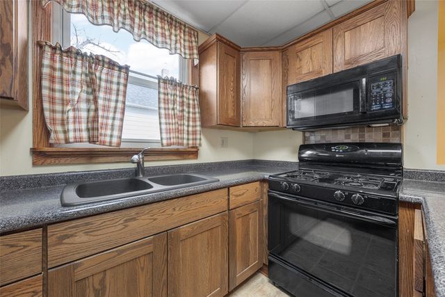 460 9th Avenue SW, Cedar Rapids, IA 52404