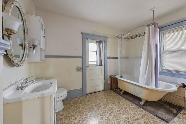 460 9th Avenue SW, Cedar Rapids, IA 52404