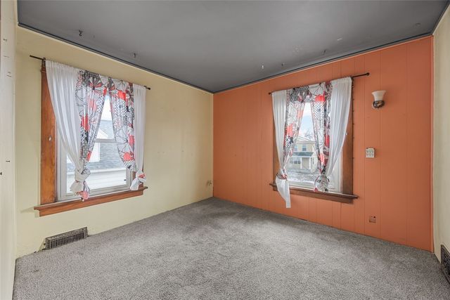 460 9th Avenue SW, Cedar Rapids, IA 52404