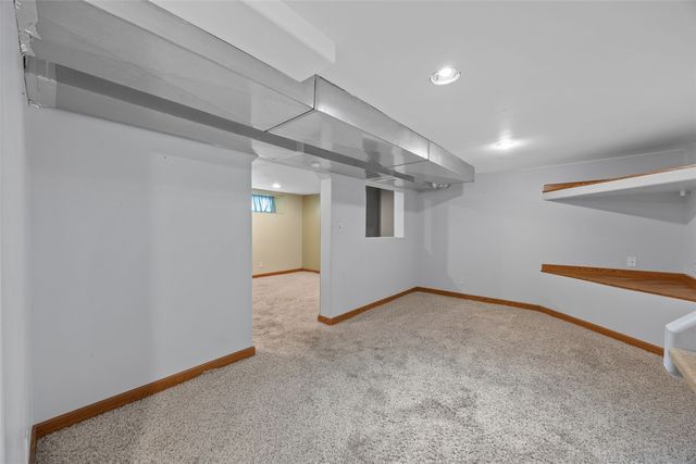 460 9th Avenue SW, Cedar Rapids, IA 52404