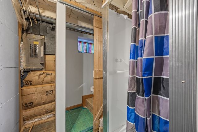 460 9th Avenue SW, Cedar Rapids, IA 52404