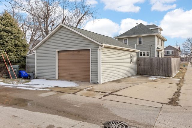 460 9th Avenue SW, Cedar Rapids, IA 52404