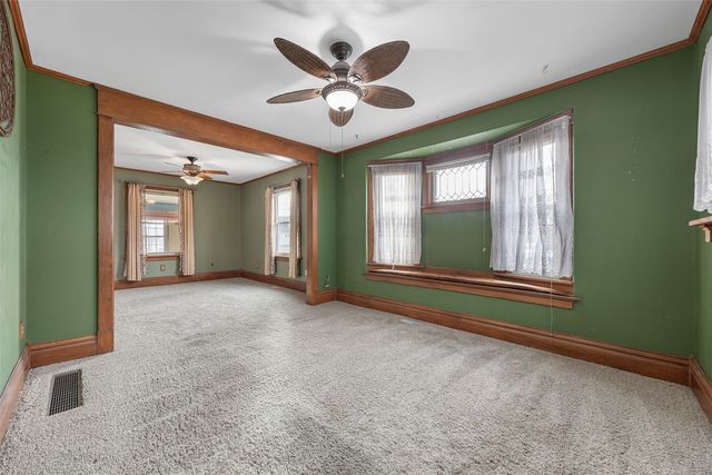 460 9th Avenue SW, Cedar Rapids, IA 52404