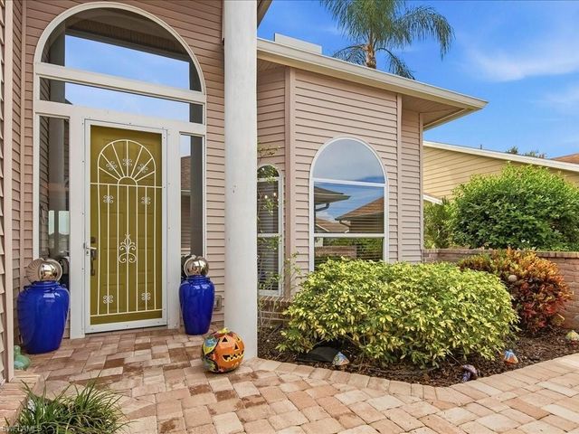 6526 Ilex CIR, Naples, FL 34109