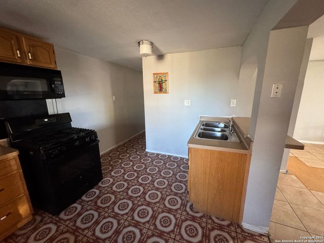 134 Cheyenne, San Antonio, TX 78207