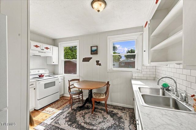 1565 Pineola Avenue, Kingsport, TN 37664