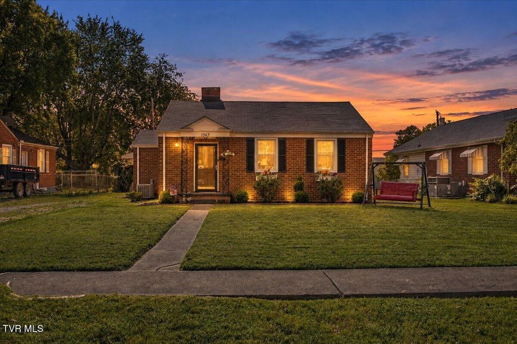 1565 Pineola Avenue, Kingsport, TN 37664