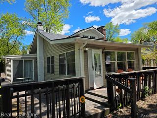 5607 Loveland Street, West Bloomfield, MI 48322