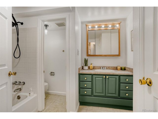 2190 S Holly St 105, Denver, CO 80222