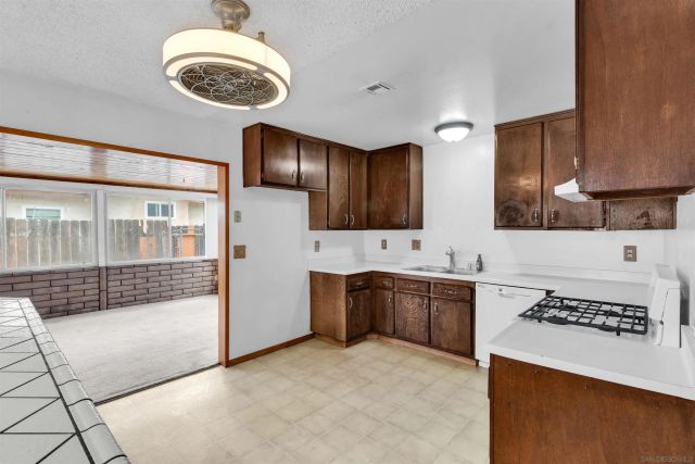 901 Saint George Ct, Spring Valley, CA 91977