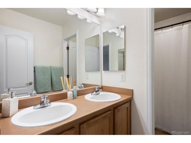 5321 Windflower Ln, Highlands Ranch, CO 80130