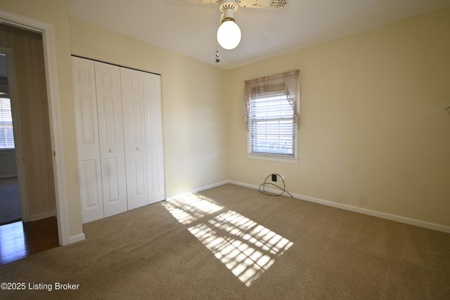 9107 Danby Ct, Louisville, KY 40291