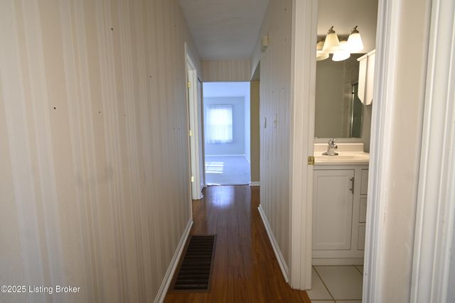 9107 Danby Ct, Louisville, KY 40291