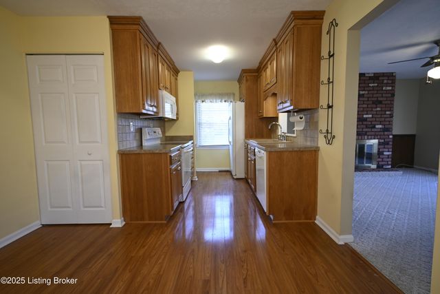 9107 Danby Ct, Louisville, KY 40291