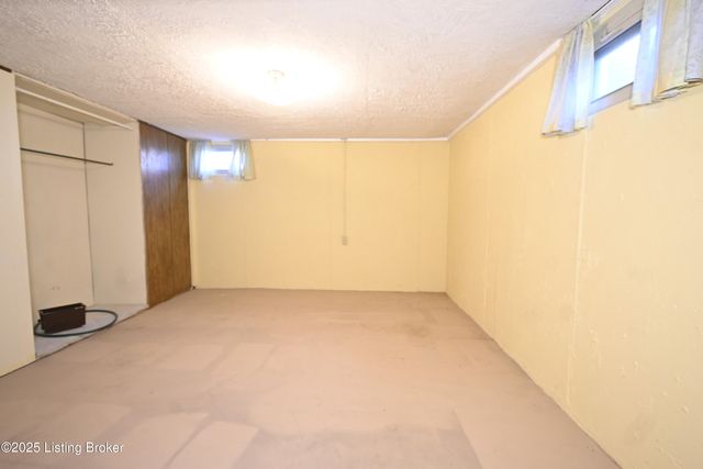 9107 Danby Ct, Louisville, KY 40291