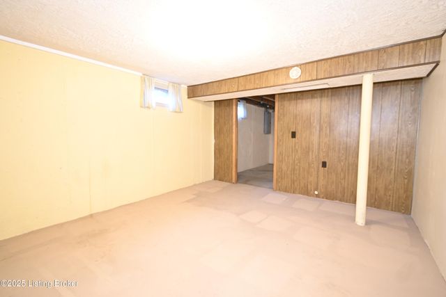 9107 Danby Ct, Louisville, KY 40291