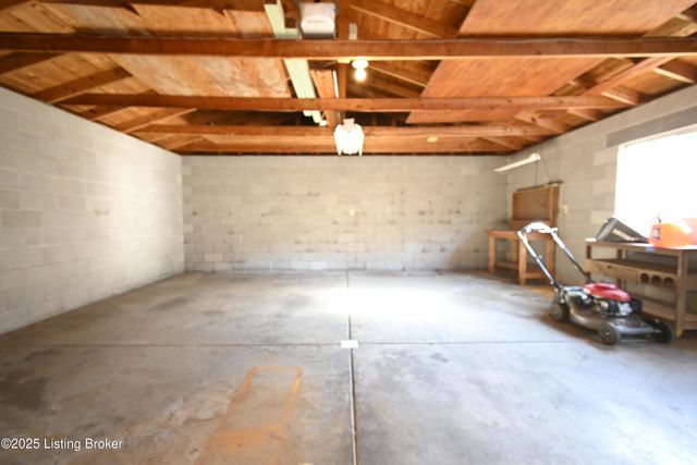 9107 Danby Ct, Louisville, KY 40291