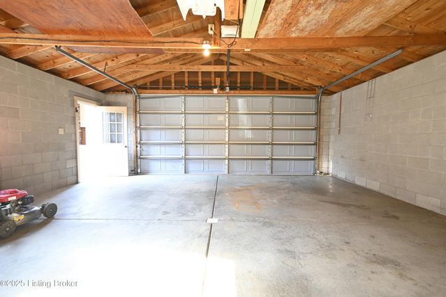 9107 Danby Ct, Louisville, KY 40291