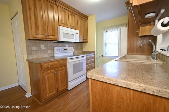 9107 Danby Ct, Louisville, KY 40291