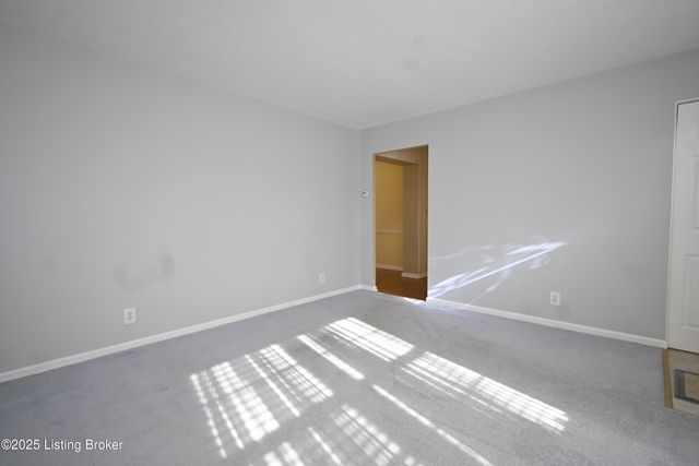 9107 Danby Ct, Louisville, KY 40291