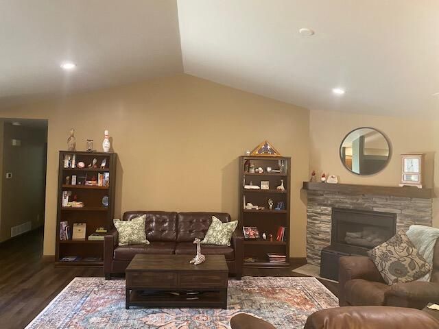 1807 BLUFF POINTE DR, Columbia, MO 65201