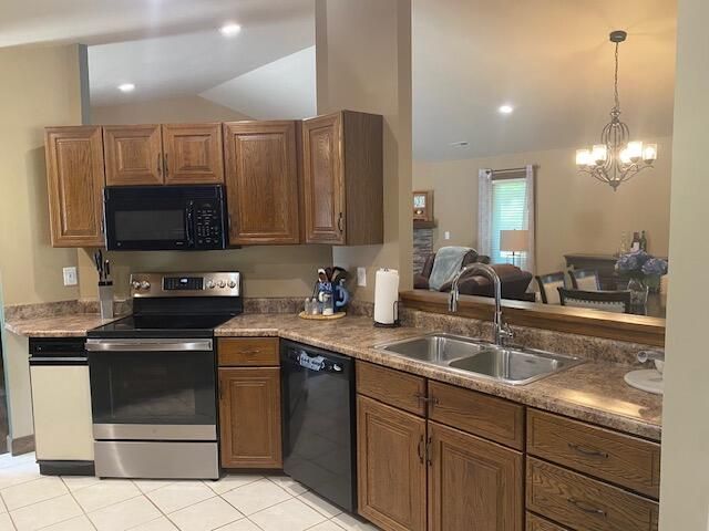 1807 BLUFF POINTE DR, Columbia, MO 65201